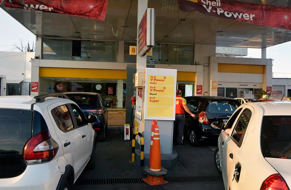 Shell sube sus precios, cuánto costará llenar el tanque. 
Foto: Orlando Pelichotti