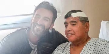 Juntos. Maradona y su médico, Leopoldo Luque.