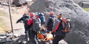 Rescate de un andinista en Mirador del Torassa, Potrerillos, Luján