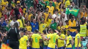 Festejo de Brasil en el debut