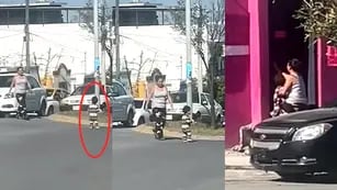 Video: filmaron a una mujer rescatando a un bebé que estaba caminando en medio de una calle transitada