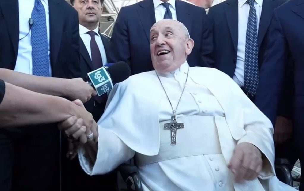 El papa Francisco recibió el alta tras la cirugía abdominal  (EFE)