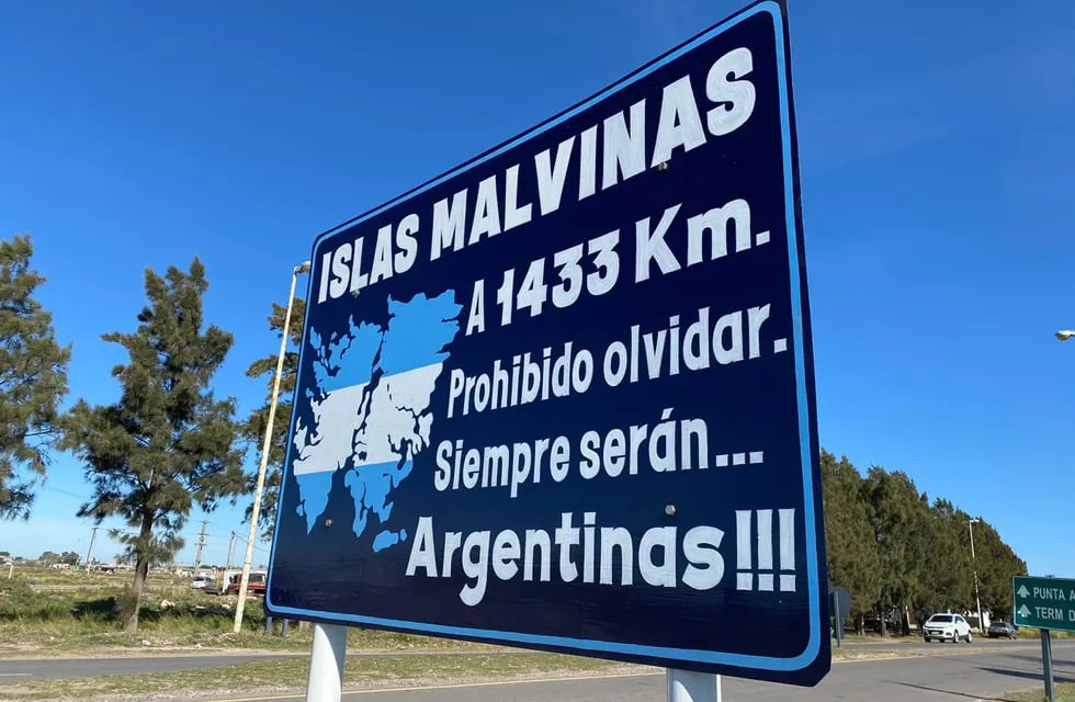 Malvinas: cartel en el acceso a Punta Alta.