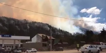 Se desató un feroz incendio en El Bolsón