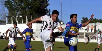 En el duelo de líderes, el Club Social y Deportivo Montecaseros y Huracán de San Rafael no se sacaron diferencias e igualaron sin goles. 