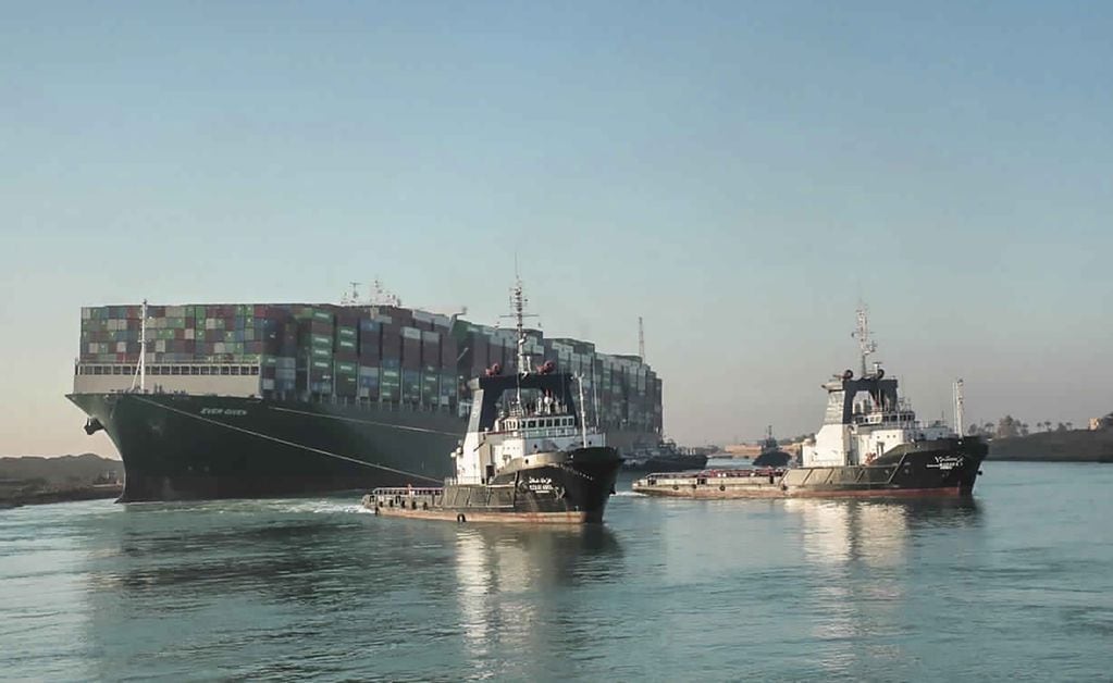Reflotaron el buque Ever Given en el Canal de Suez - 