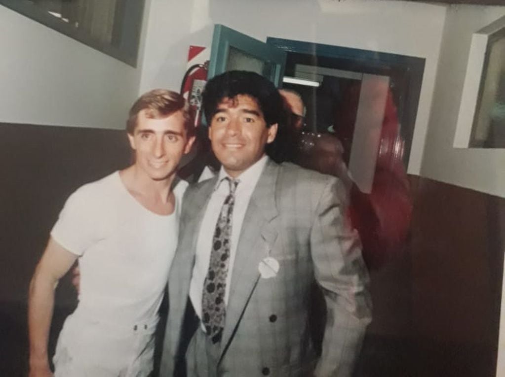 Jorge Valdivieso junto a Diego Maradona