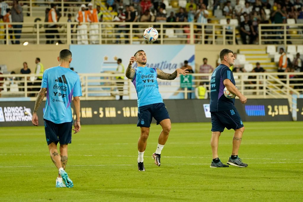 Con 15.000 personas en las tribunas, Argentina completó su primera práctica en Abu Dhabi. Foto: Clarín