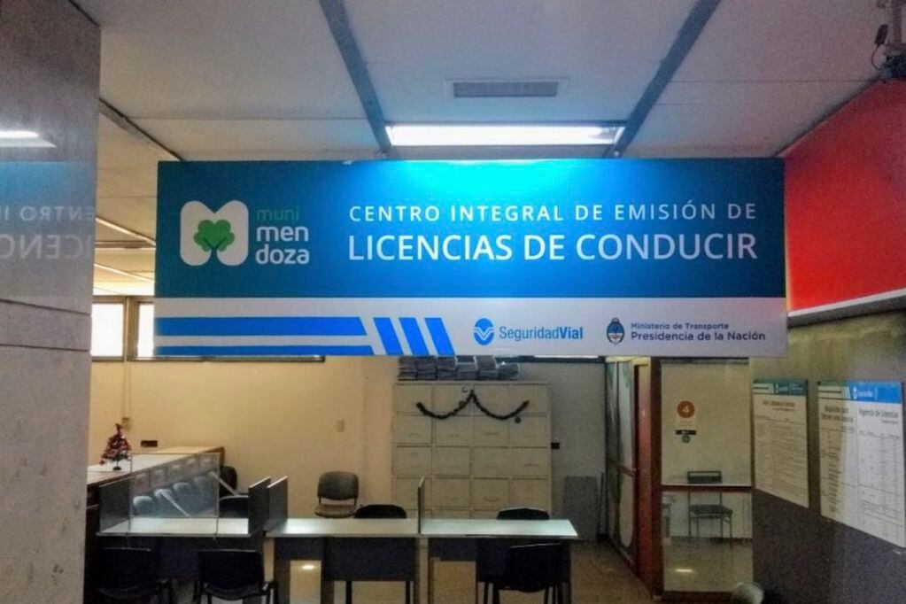 Centro de emisión y renovación de la licencia de conducir en Mendoza Capital.