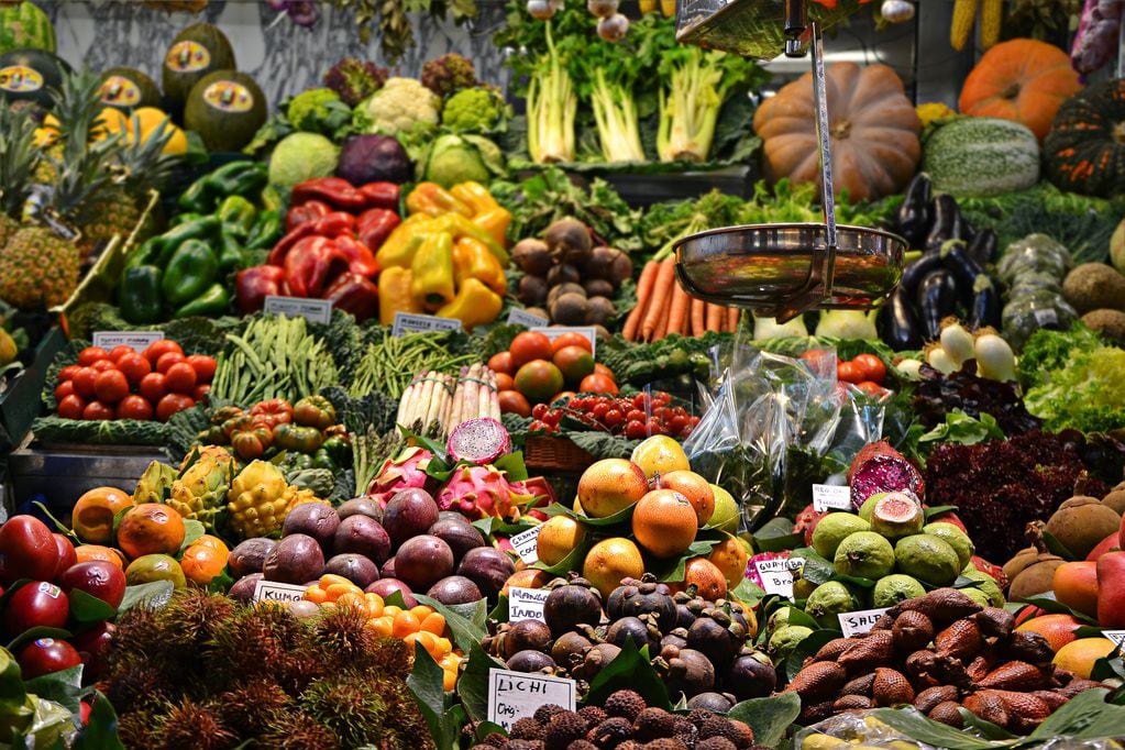 La diferencia de precios de las verduras y frutas se incrementa con el correr de los meses.