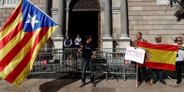 La medida aprobada el viernes por el Parlamento catalán no es legal. Quien viole la decisión puede ir preso