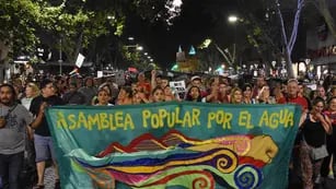 Los defensores de la ley 7722 marcharon por el microcentro  Mariana Villa / Los Andes 