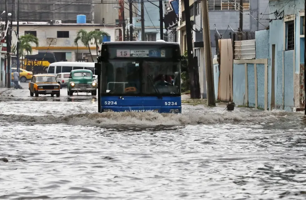 Inundaciones, cortes de electricidad, caídas de árboles y derrumbes. Ése es el saldo provisional del huracán Idalia en Cuba (EFE)