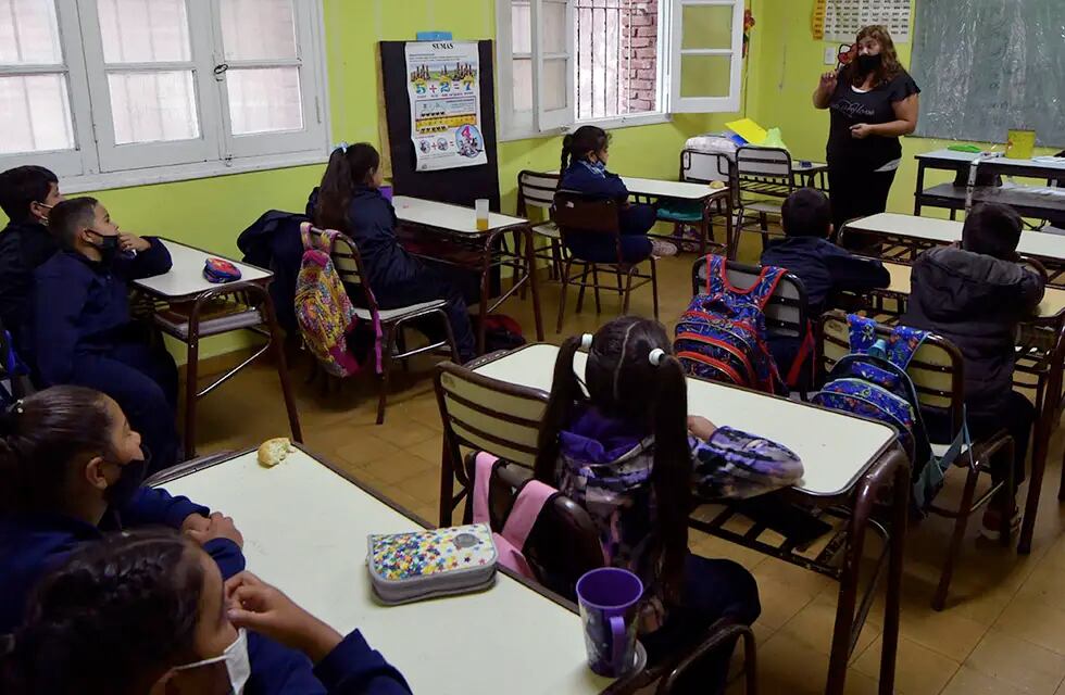 Las escuelas primarias mendocinas están entre las cinco provincias que cuentan con mayor cobertura en jornada extendida. Foto: Orlando Pelichotti / Los Andes