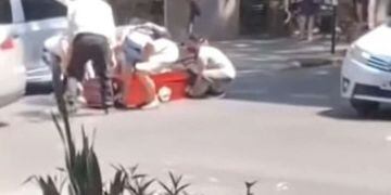 Féretro se cayó al pavimento en Rosario