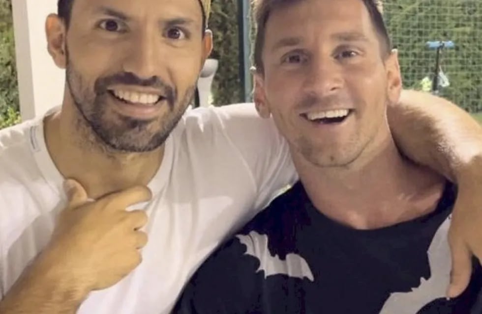 Kun Agüero y Leo Messi, en la cena despedida del 10 de la Selección Argentina del Barcelona. / Gentileza.