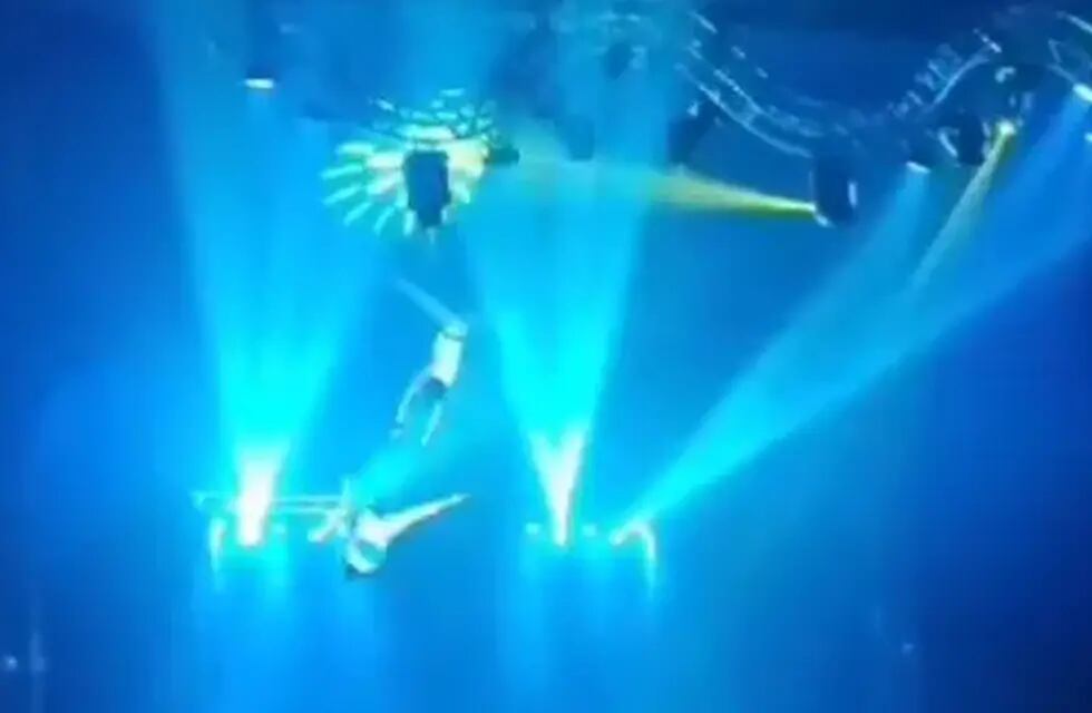Dos trapecistas argentinos cayeron de una elevada altura en pleno show en un circo en Brasil. - Captura de video.