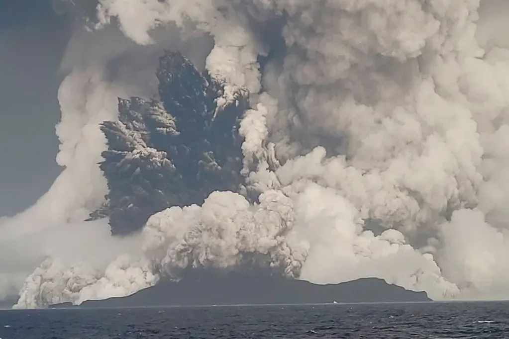 Erupción volcánica en la nación insular Tonga, ubicada en el Pacífico Sur. / Foto: Gentileza