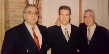Domingo (la víctima) junto a sus hermanos Raúl (el entrevistado) y José Miguel Burela. Gentileza