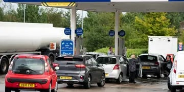 Crisis por falta de combustible en Reino Unido. AP