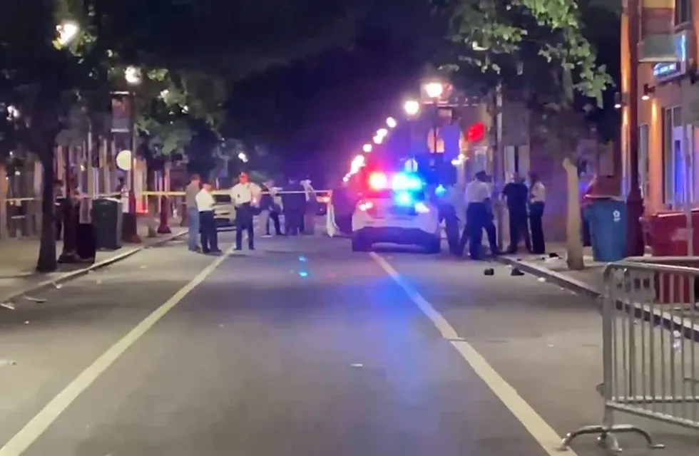 El tiroteo ocurrió en una reconocida zona de bares en Filadelfia. (@photoguy603)