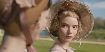 Annya Taylor-Joy encantadora en esta película de época que se llama Emma. y es la adaptación de la novela de Jane Austen.
