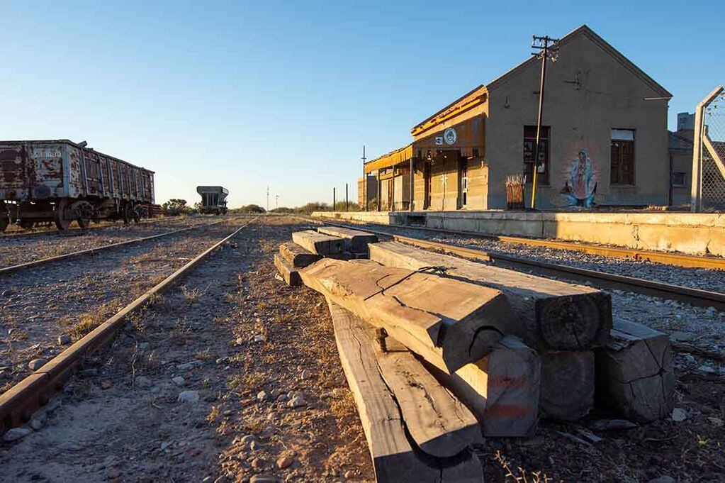 Jocoli un pueblo que sobrevive a los costados de la ruta 40, vieja estación del Ferrocarril Gral San Martin.