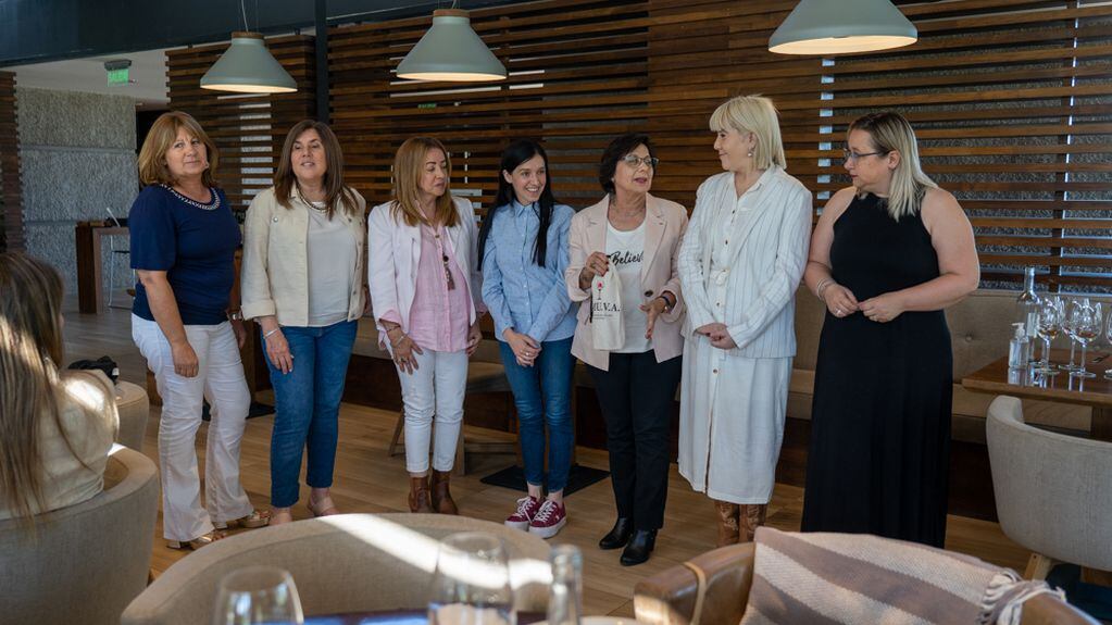 Nancy  Lopez, Ana Gaibazzi, Adriana Martinez, Victoria Flores, Cristina Pandolfi, Fátima Villagra y Ana Rusticcini. PH Ariel Larriba