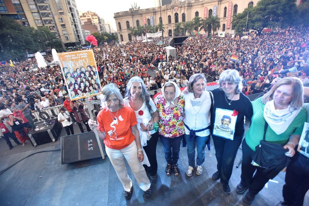 ABUELAS DE PLAZA DE MAYO. En el Día de los Derechos Humanos, en Córdoba, 2019.