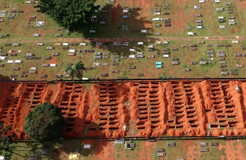 Brasil superó por primera vez la barrera de los 4 mil muertos en un día por Coronavirus. Foto: AP