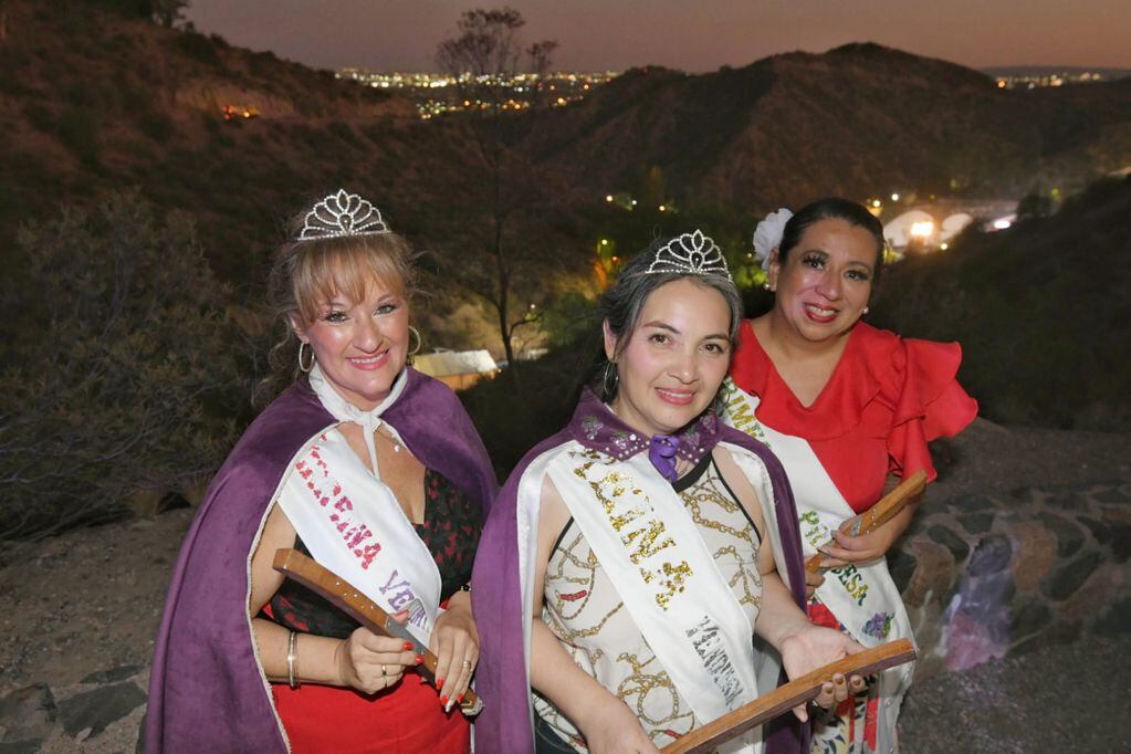 Valeria Videla fue coronada Reina de los Cerros, Liliana Funes virreina y Patricia Pinto princesa. Foto: Ignacio Blanco