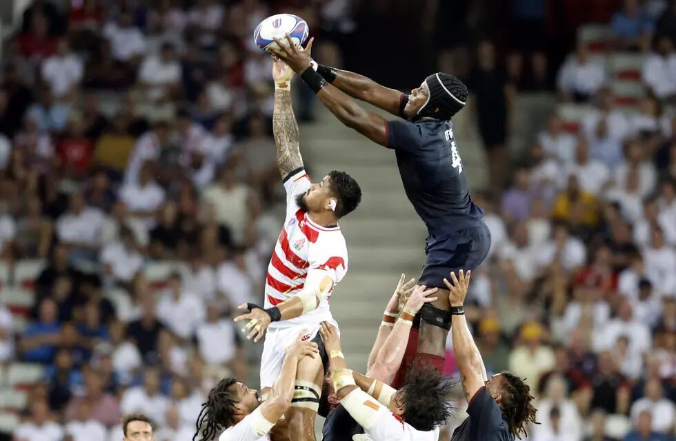 Nice (France), 17/09/2023.- Japan's Amato Fakatava (C) in action against England's Maro Itoje (R) during the Rugby World Cup 2023 Pool D between England and Japan in Nice, France, 17 September 2023. (Francia, Japón, Niza) EFE/EPA/SEBASTIEN NOGIER
