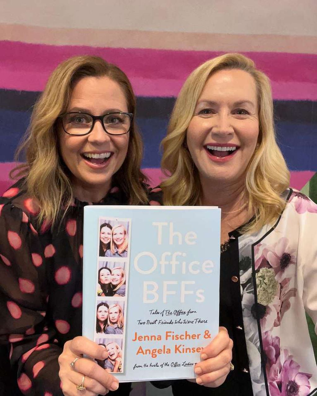 Jenna y Angela sacaron su propio libro juntas