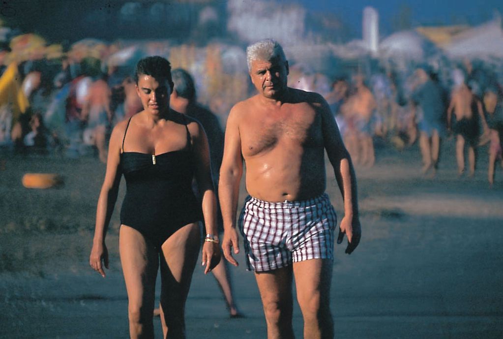 1996. La foto que hizo José Luis Cabezas de Yabrán y su esposa en el balneario Marbella de Pinamar. Un año después fue asesinado (La Voz/Archivo).