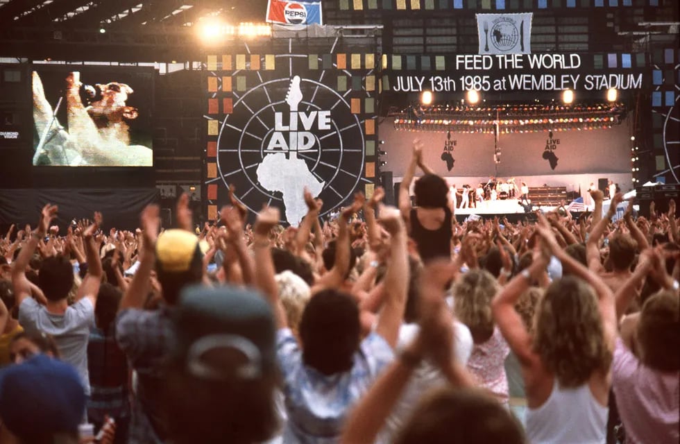 Live Aid fue uno de los festivales más grandes de la música del rock, lo que conmemora hoy al Día Internacional del Rock.