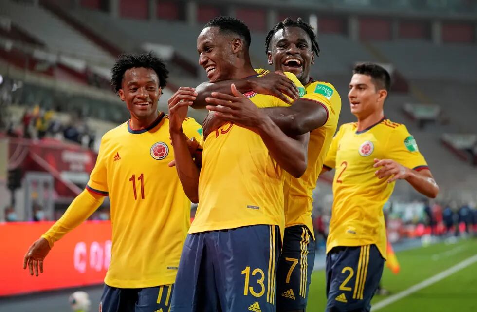 Colombia goléo 3-0 a Péru.