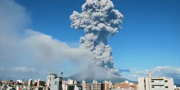 Alertas de evacuación por la erupción de un volcán en el suroeste de Japón