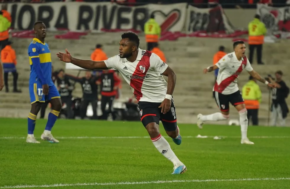 Miguel Borja celebra su gol, tras anotar el penal que le dio el triunfo 1-0 a River sobre Boca, por la fecha 15 de la LPF. / Gentileza.