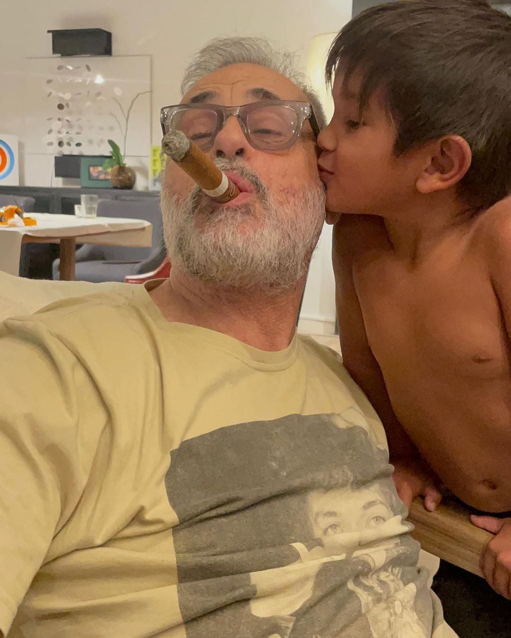 Morena compartió una foto de Jorge con su hijo
