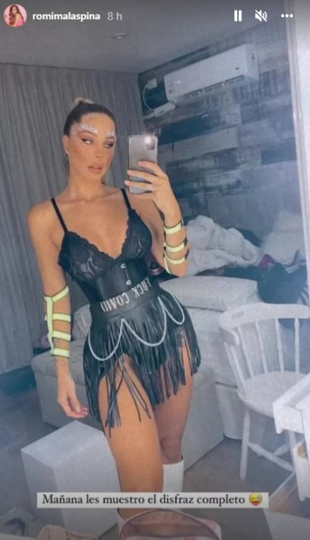 Romina Malaspina compartió fotos en Instagram con su 'disfraz' y jugó al misterio.