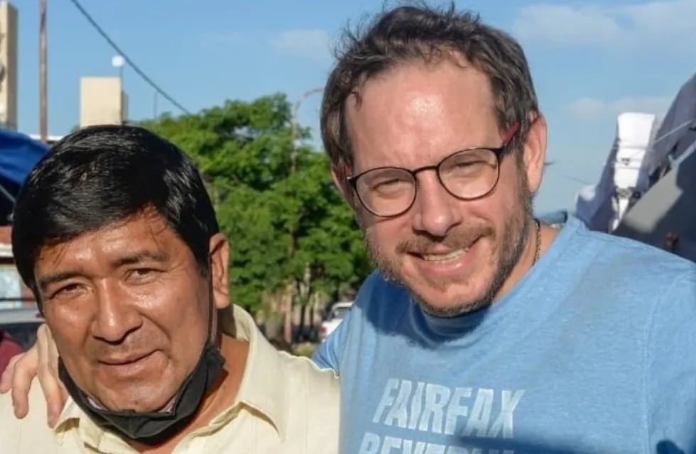 El senador Lucas Ilardo y el militante Raúl Mamani. Foto: Twitter