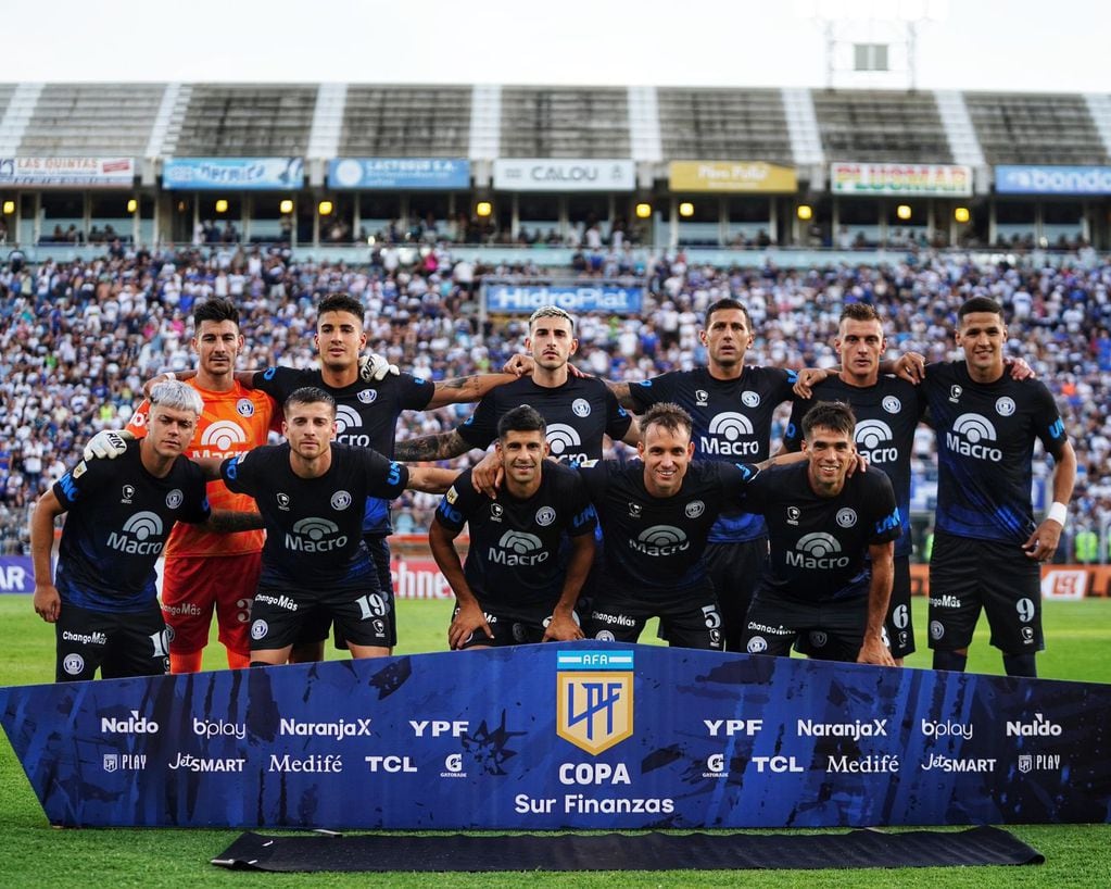 Independiente Rivadavia ganó su primer partido en Primera y lo festejó con todo. / CSIR 