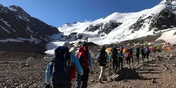 De la mano de Sergio Furlán, un grupo de 13 mendocinos se preparó todo el año para subir el Aconcagua. Cuatro hicieron cumbre en 15 horas.