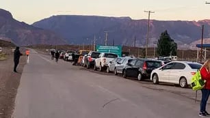 Así aguardaban los viajeros en Uspallata la apertura del paso a Chile. Gentileza Gendarmería