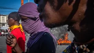Se complica la situación humanitaria en la capital de Haití por los violentos enfrentamientos con pandillas