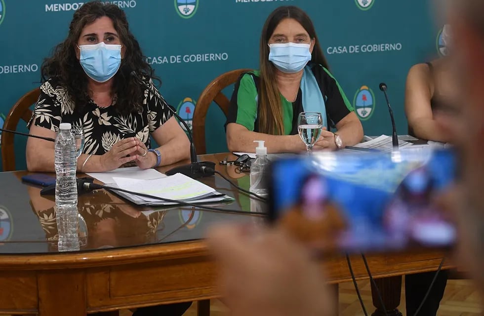 La ministra de Salud, Desarrollo Social y Deportes, Ana María Nadal, realizó una conferencia de prensa sobre el tema Covid 19. Foto: José Gutierrez / Los Andes