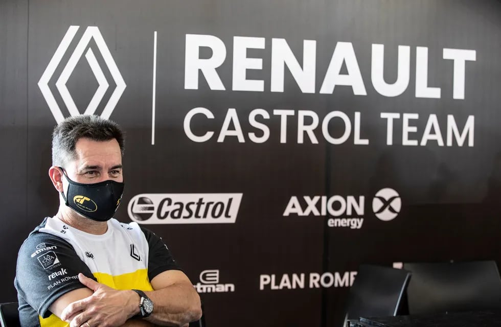 El director del equipo Renault de Súper TC2000, dio a conocer que están construyendo un Renault Fluence nuevo.