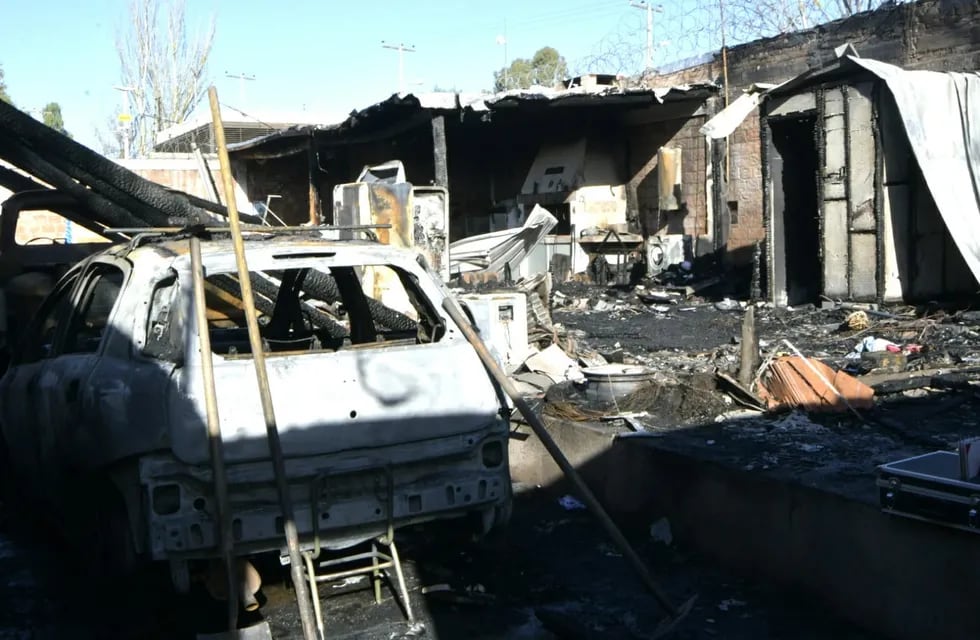 Murió una nena de 12 años tras un incendio en su casa de Ciudad - Foto: Orlando Pelichotti / Los Andes