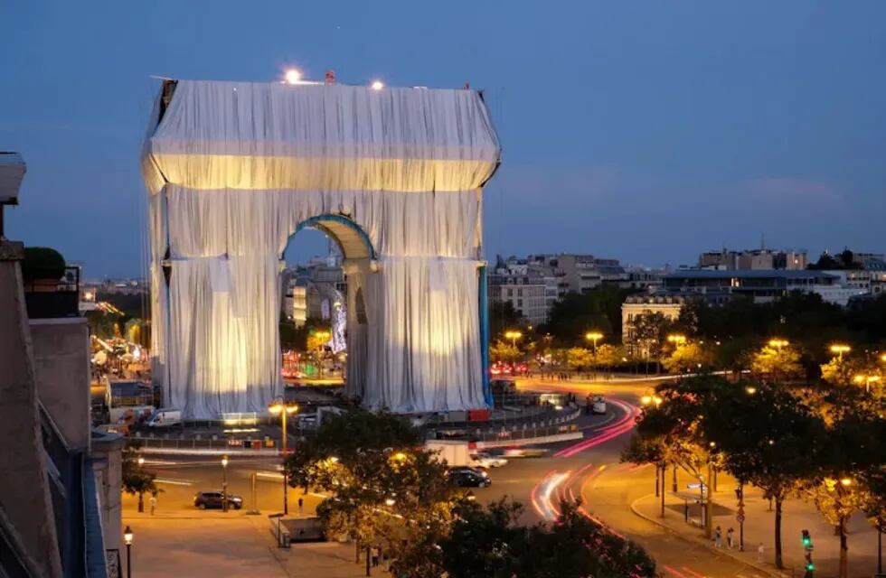 El Arco del Triunfo, envuelto: el proyecto póstumo de Christo en París. Foto: Matthias Koddenberg. Gentileza / El Cultural