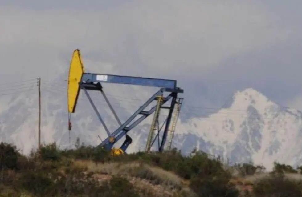 El Ejecutivo provincial tiene listo el llamado a licitación para la concesión de 12 áreas petroleras, 9 de ellas para exploración y 3 para explotación.